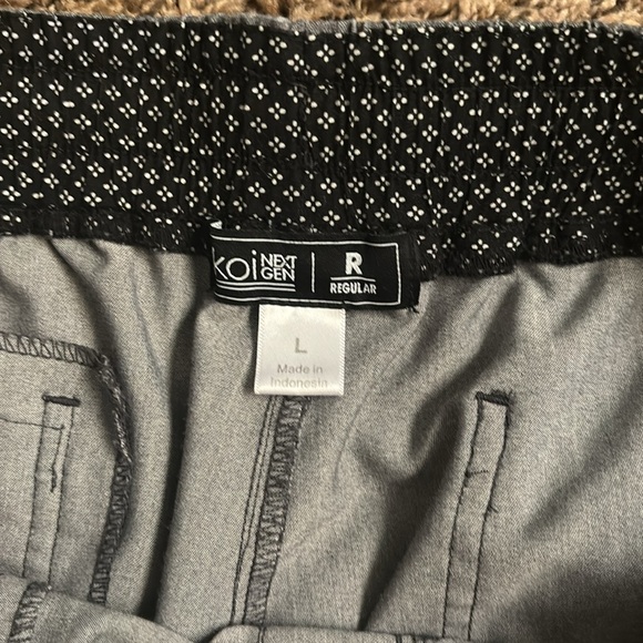 Koi Men’s Scrub Set (Grey) - Picture 6 of 6